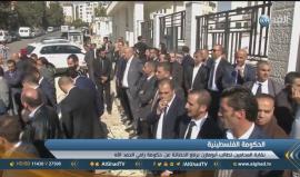 #فيديو وقفة احتجاجية للمحامين تطالب محمود عباس بإقالة حكومة الحمد الله بعد اعتقال محامي داخل محكمة بـ رام الله