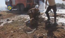 #سوريا| مشاهد قاسية جراء إستهداف الطيران #الروسي طواقم الدفاع المدني أثناء إنقاذ وإطفاء حريق شب نتيجة الغارات بريف #إدلب