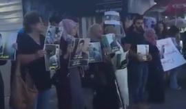 #شاهد: جانب من اعتصام أهالى المعتقلين الستة المضربين عن الطعام أمام المقاطعة بمدينة رام الله للمطالبة بالإفراج عنهم من سجون قوات السلطة التي تعتقلهم على خلفية سياسية .