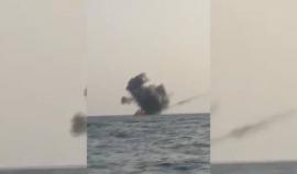 #شاهد القوات السعودية تدمر قاربا مفخخا للحوثيين قبالة جازان
