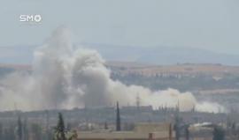 سوريا - درعا: شاهد لحظة استهداف الطيران المروحي لأحياء درعا بالبراميل المتفجرة