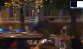 #شاهد مشجع روسي فرح لفوزه منتخب بلاده على #إسبانيا.. فاختار طريقة احتفال متهورة !

وهذه النتيجة =D 