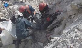 #شاهد | اللحظات الاولى لانتشال الشهداء في مدينة ادلب نتيجة الغارات الجوية فجر اليوم أسفرت عن ارتقاء 20 شهيدا و عشرات الجرحى .