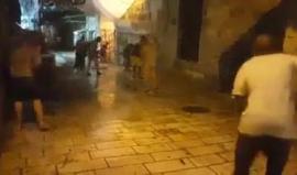 #شاهد
خط الدفاع الأول عن المسجد الأقصى المبارك (المقدسيون) يتطوعون في تنظيف باب المجلس أحد أبواب المسجد الأقصى لاستقبال المصلين من جديد يوم غد.