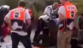 #شاهد إسعاف ضابط "اسرائيلي" تعرض لعملية طعن داخل مستوطنة افرات في بيت لحم صباح اليوم