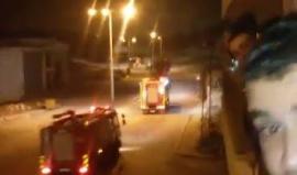 قوات الدفاع المدني التابعة للسلطة تجتاز حاجز عوفر " يبتونيا" متوجهة للمساعدة في إخماد الحرائق المستعرة في الكيان الصهيوني . 

#إسرائيل_تحترق