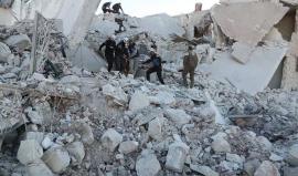 #شاهد .. عشرات الشهداء والجرحى واشلاء متناثرة في مجزرة مروعة جراء القصف الجوي الروسي على أحياء بلدة ياقد العدس بريف #حلب الشمالي .  

بهاء الحلبي