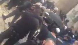 #شاهد مستوطنون يؤدون طقوس تلمودية جماعية في باحات المسجد الاقصى.. وتوتر شديد في المكان
