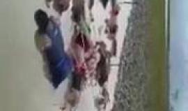 في #مشهد مؤلم

#شاهد جثث لمسلمي #الروهينغيا تطفو على ساحل إحدى الأنهار ويلاقي العشرات ذات المصير أثناء هروبهم من بطش جيش #ميانمار والجماعات البوذية.