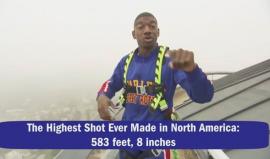 #شاهد مهارة خارقة يمتلكها لاعب كرة السلة هذا !