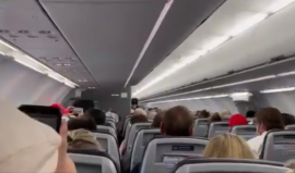 طيار يحذر أنصار ترامب.. “تأدَّبوا وإلَّا”!