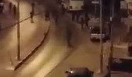 #شاهد
قوات الاحتلال تداهم عدة منازل في منطقة الحاووز الأول بعد اقتحامها لمدينة #الخليل.