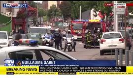 مسلحان بسلاح أبيض يحتجزان رهائن بكنيسة بمدينة روان شمال غرب باريس ..والشرطة الفرنسية تقتل الخاطفين وتنهي عملية الاحتجاز