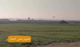 #فيديو طائرة اسرائيلية ترش المبيدات السامة على الحدود بين خانيونس في قطاع غزة والأراضي المحتلة
