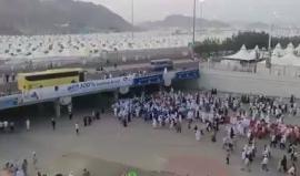 #شاهد حجاج بيت الله الحرام في "ِمنى" في أول أيام التشريق.