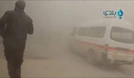اسعاف الجرحى عقب غارات جوية استهدفت بلدة سقبا في الغوطة الشرقية