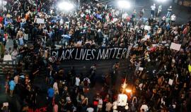 #شاهد تواصل الاحتجاجات الأمريكية رفضًا لعنصرية رجال الشرطة في دالاس