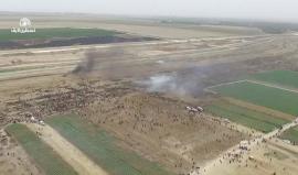 #شاهد : مقتطفات من الجمعة السادسة لـ #مسيرات_العودة_الكبرى " #جمعة_عمال_فلسطين " من شرق مدينة #غزة ويظهر بها إطلاق الاحتلال لوابل من قنابل الغاز تجاه المتظاهرين .