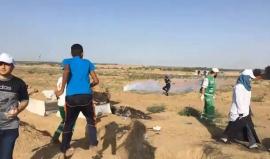 #شاهد اعتداءات قوات الاحتلال وإطلاق النار صوب المتظاهرين في جمعة الوفاء للجرحى قرب السياج الفاصل شرق البريج وسط قطاع غزة .