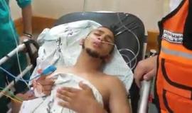 #ِشاهد أحد عناصر الدفاع المدني الذين أصيبوا خلال عملية الانقاذ داخل النفق الذي استهدفه الاحتلال على حدود قطاع غزة.. يتلو آيات قرآنية