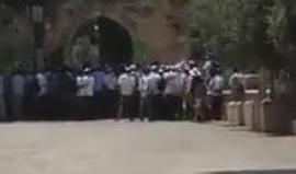 #شاهد رقصات تلمودية أمام باب الأسباط أحد أبواب المسجد الأقصى المبارك