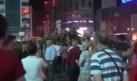 جماهير الشعب التركي تسيطر على آليات الانقلابيين من الجيش