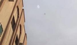 فيديو يُظهر اعتراض منظومة الدفاع السعودية صاروخاً فوق سماء #الرياض نشره نشطاء 
 سعوديون