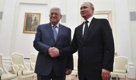 #شاهد عباس يلتقي بوتن في موسكو خلال رحلته لحضور المباراة النهائية لكأس العالم غدا، ونفي ما أشيع عن عودته بسبب العدوان الصهيوني على قطاع غزة.