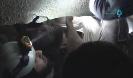 #شاهد لحظة انتشال المدنيين من تحت الأنقاض جراء قصف الطيران الروسي مدينة إدلب ليلاً