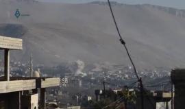 ريف دمشق.. لحظة قصف الطيران المروحي بالبراميل المتفجرة قرى وادي بردى