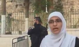 #شاهد | قوات الاحتلال تمنع المرابطة المقدسية هنادي الحلواني من دخول #المسجد_الأقصى قبل قليل من باب الحديد.