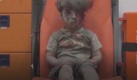 "عمران" يعود من تحت الأنقاض ليروي حكايا الرعب في �#�سوريا� منذ 5 سنوات.
#عمران_من_تحت_الركام 

المصدر : التلفزيون العربي