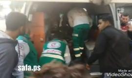 شهيدان  وعشرات الإصابات في مواجهات مستمرة على طول السياج الفاصل شرق غزة. شهيدان  وعشرات الإصابات في مواجهات مستمرة على طول السياج الفاصل شرق غزة.
