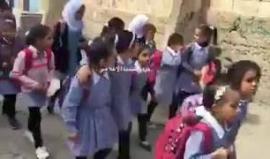 #فيديو خوف طالبات مدرسة البنات التابعة للوكالة في مخيم قلنديا شمال القدس المحتلة عقب اقتحام قوات الاحتلال لها واخلائها