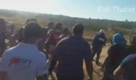 #شاهد .. إصابة شاب برصاص الاحتلال شرق مخيم البريج وسط قطاع غزة خلال مواجهات على السياج الفاصل . 

تصوير فادي ثابت