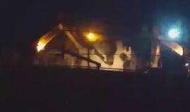 #شاهد | بلدية الاحتلال تهدم منزل المقدسي عامر عبيدو الكائن في بيت حنينا شمال القدس بعد حصار منزله واخراج الاثاث لاكثر من سبع ساعات ونصف.