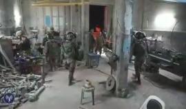 #شاهد جيش الاحتلال يصادر معدات "مخرطة حدادة" في بلدة سعير بالخليل فجر اليوم