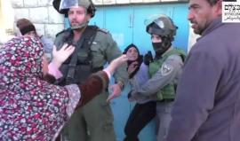 #شاهد| فيديو يوثق اعتداء جنود إسرائيليين على فتيات بمدينة #الخليل