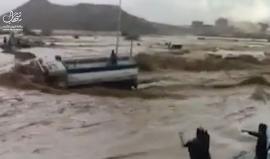 مشاهد من غرق بعض المناطق في السعودية جراء الأمطار الغزيرة