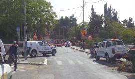 #شاهد .. إطلاق قوات الاحتلال النار على منفذ عملية القدس بعد مطاردته في شوارع القدس المحتلة بعد عملية إطلاق نار أصيب فيها 5 مستوطنين 2 منهم بحالة الخطر في حي الشيخ جراح .