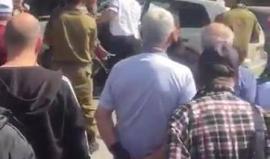 #فيديو الاحتلال يطلق النار صوب منفذ عملية الدهس التي أصابت 3 جنود صهاينة في مدينة عكا المحتلة