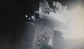 #شاهد | مستوطنون مسلحون يحرقون جرافة في قرية بورين جنوب نابلس فجر اليوم، ويخطون شعارات تهديد "تدفيع الثمن"