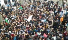 لحظة وصول جثمان الشهيد العالم فادي البطش الى المسجد العمري الكبير وسط جباليا شمال قطاع غزة 
#تصوير||محمد المصري