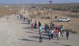 شاهد|| تايم لابس: حشود غفيرة تشارك في جمعة #المقاومة_خيارنا بمخيم العودة شرق غزة