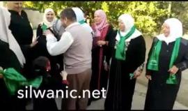 #شاهد 
القدس: الأسير المحرر الحاج خليل العباسي "60عاماً" بين عائلته بعد قضائه 14شهراً في سجون الاحتلال