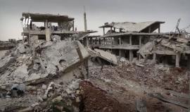 مشاهد من داخل حي المنشية في درعا الذي يشهد معارك متواصلة بين الفصائل السورية وقوت النظام بدعم جوي مكثف