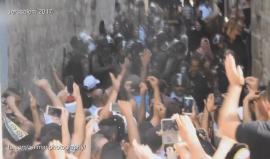 #شاهد | مقطع مؤثر لدخول المقدسيين المرابطين للمسجد الاقصى وللمواجهات التي تلتها بعد رباط دام 14 يوما . 
تصوير Ameer Qaimari