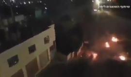 #فيديو شبان فلسطينيين رشقوا جيش الاحتلال بالحجارة والزجاجات الحارقة الليلة الماضية عند مدخل مستوطنة كريات أربع في الخليل