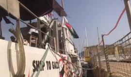 النشطاء الدوليون على متن سفن كسر الحصار في جزيرة صقلية ينتظرون لحظة الانطلاق خلال الساعة القادمة