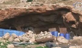 "الكهوف".. مساكن لأهالي خربة طانا شرقيّ بيت فوريك - نابلس بعد هدم منازلهم من قبل الاحتلال